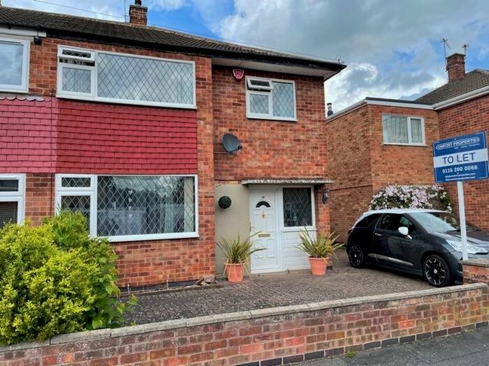 3 Bedroom Semi-Detached House To Rent In Dovedale Road, Leicester, LE4