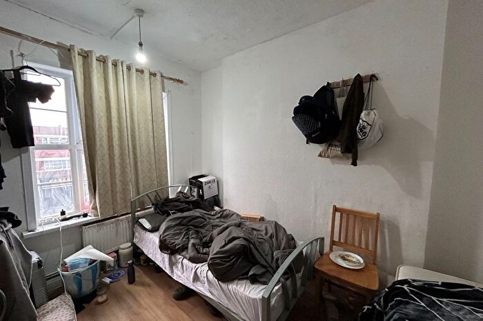 3 Bedroom Flat For Sale In Frinton Mews, Gants Hill, Ilford, Essex, IG2