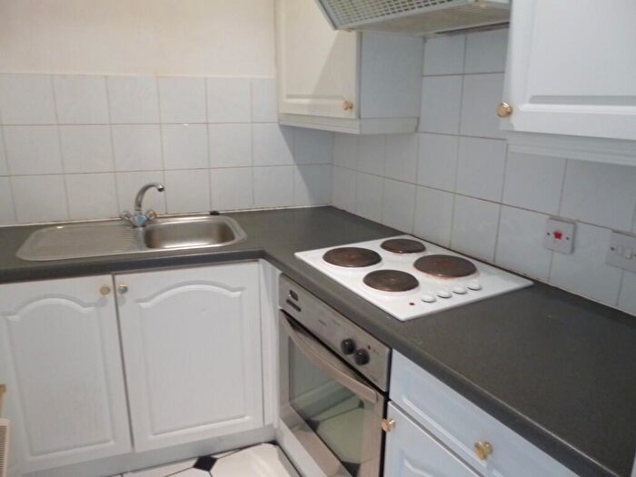 1 Bedroom Flat To Rent In High Street, Dorking, Surrey, RH4