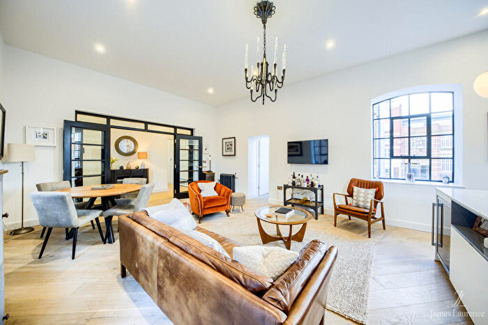 3 Bedroom Apartment To Rent In St Pauls House, - St. Pauls Square, Jewellery Quarter, B3