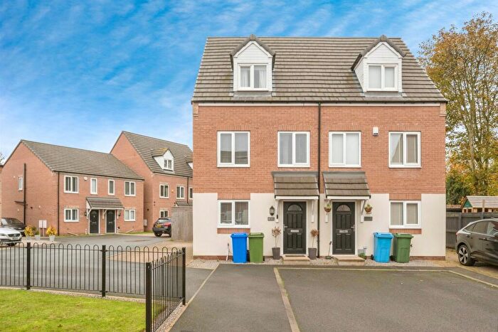 3 Bedroom Semi-Detached House For Sale In Bryndale Close, Bircotes, Doncaster, DN11