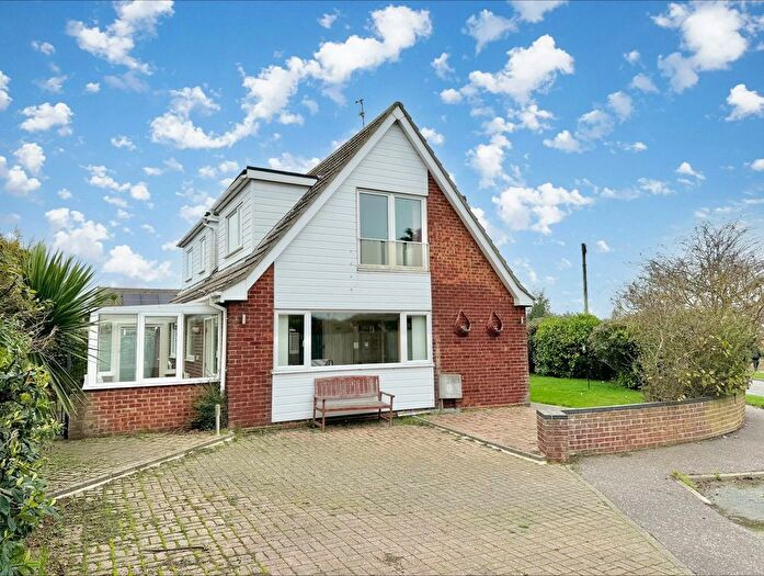 4 Bedroom Detached House To Rent In Winifred Way, Caister-On-Sea, Great Yarmouth, NR30
