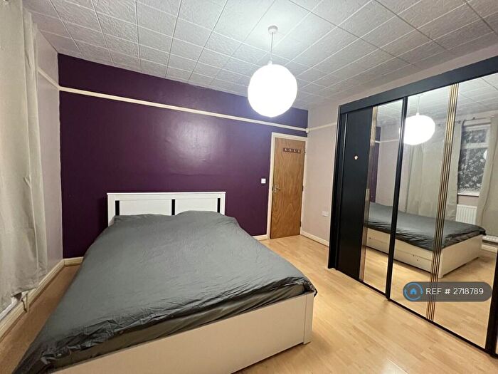 2 Bedroom Flat To Rent In Gantshill Crescent, Ilford, IG2