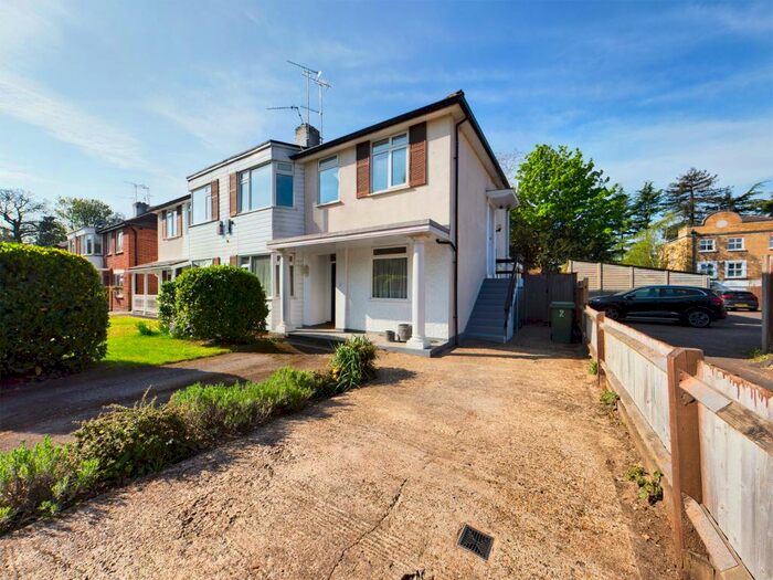 2 Bedroom Maisonette To Rent In Surrey, KT13