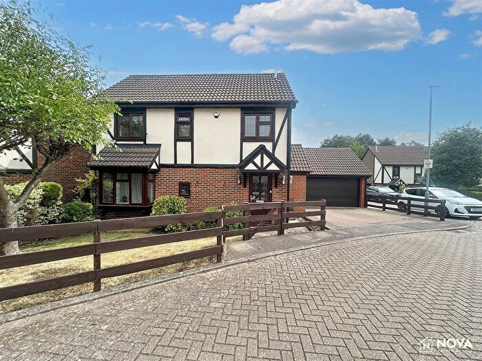 3 Bedroom Detached House To Rent In Ennismore Green, Luton, LU2