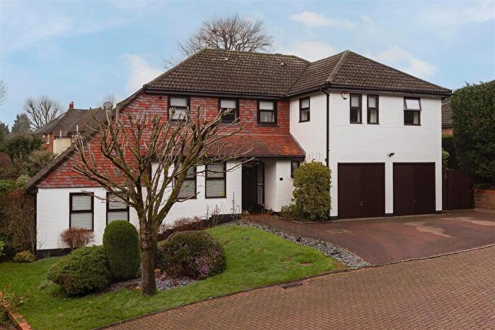 4 Bedroom Detached House For Sale In Ladyegate Close, Dorking, RH5
