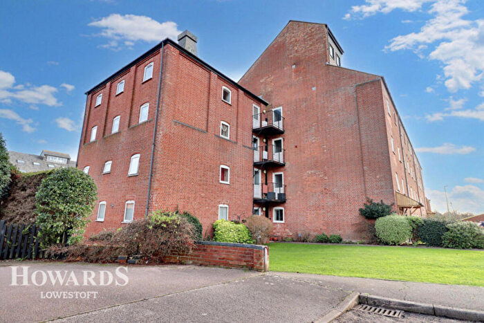 2 Bedroom Flat For Sale In Swonnells Court, Oulton Broad, NR32