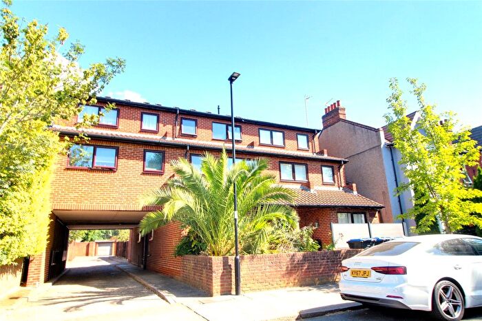1 Bedroom Flat For Sale In Graeme Road, Enfield, Middlesex, EN1