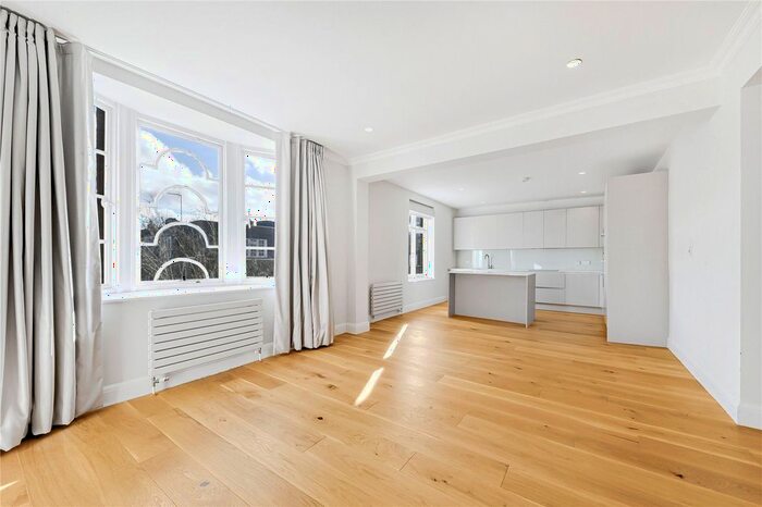 3 Bedroom Flat To Rent In Holland Park Road, London, W14
