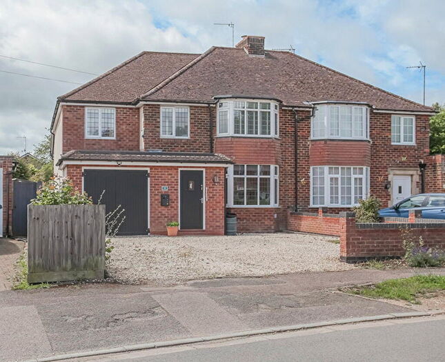 4 Bedroom Semi-Detached House For Sale In Crouch Hill Road, Banbury, OX16