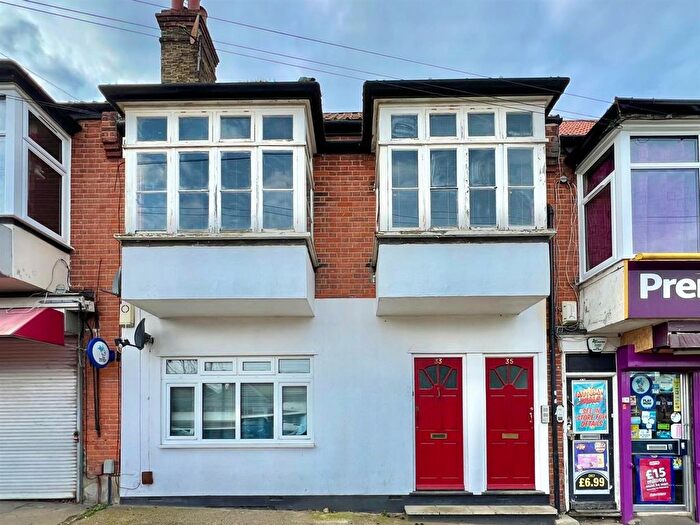 1 Bedroom Flat For Sale In Commercial Road, Westcliff-On-Sea, SS0