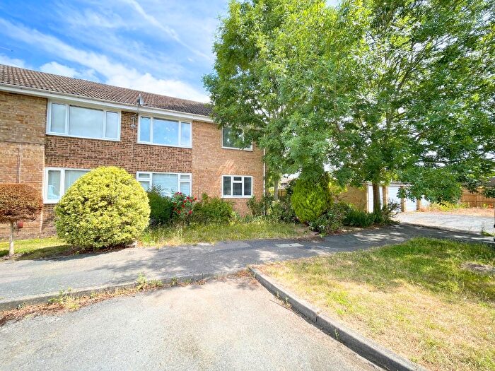 2 Bedroom Maisonette For Sale In Blackmoor Wood, Ascot, Berkshire, SL5