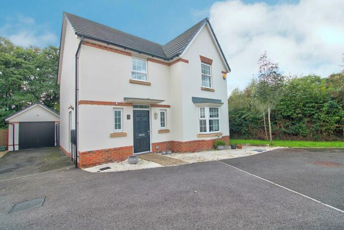 4 Bedroom Detached House For Sale In Trem Yr Ysgol, Goytre, NP4