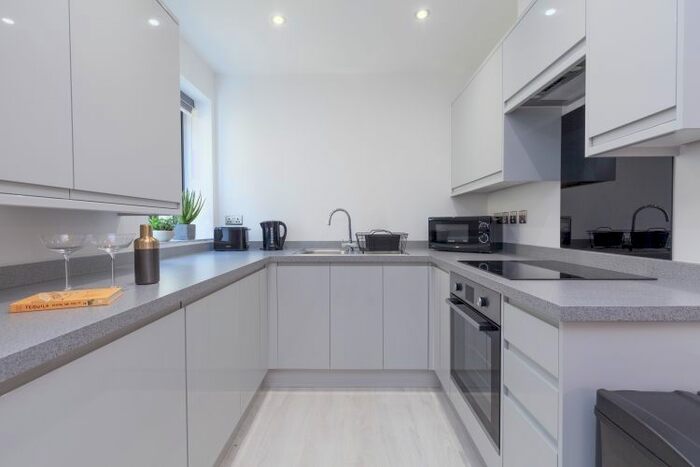 3 Bedroom Flat To Rent In High Street, Kidlington, OX5