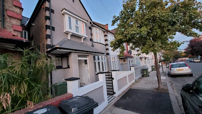 2 Bedroom Flat To Rent In Sudbourne Road, Brixton, London, SW2