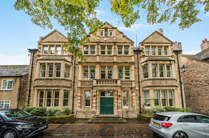 2 Bedroom Apartment For Sale In Church Green, Witney, OX28