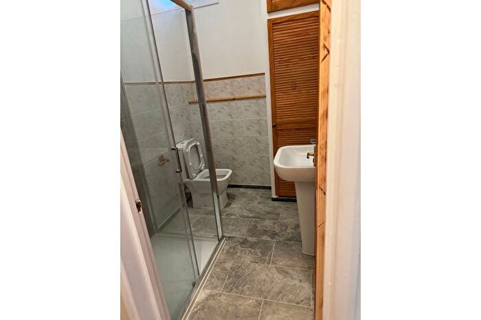 1 Bedroom Studio To Rent In Lambert Road, Brixton Hill, London, SW2