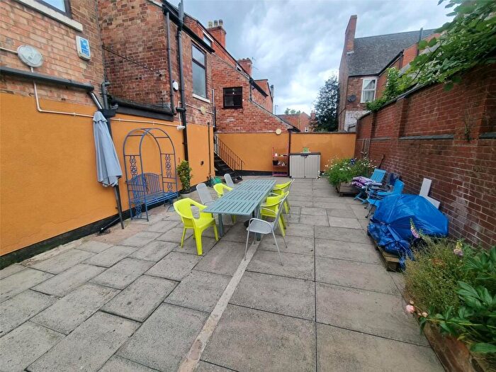3 Bedroom Flat To Rent In Alfreton Road, Nottingham, Nottinghamshire, NG7
