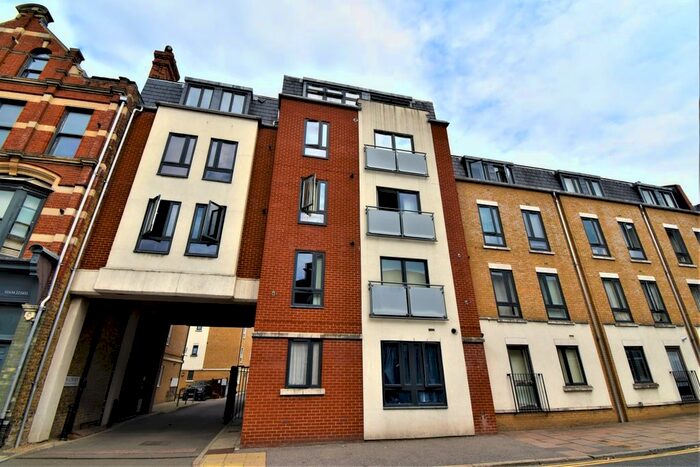 1 Bedroom Flat To Rent In High Street, Rochester, ME1