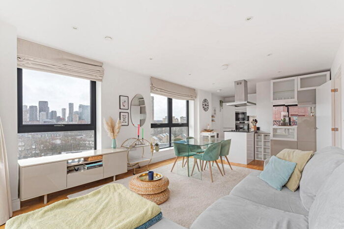 2 Bedroom Flat To Rent In Leven Road, Poplar Riverside, E14