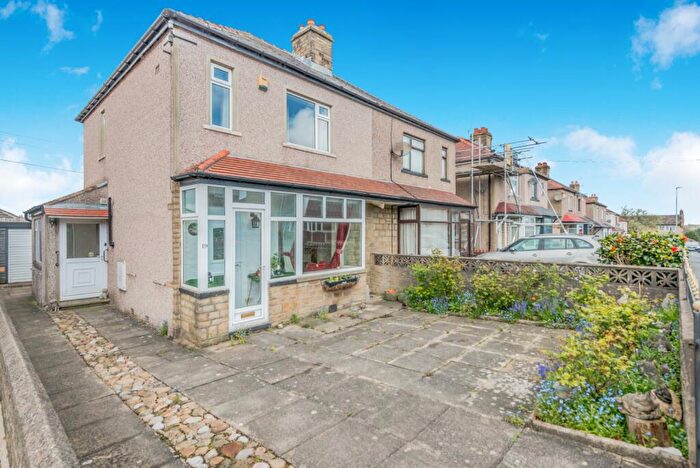 4 Bedroom Semi Detached House For Sale In Oakdale Drive, Wrose, Shipley, BD18