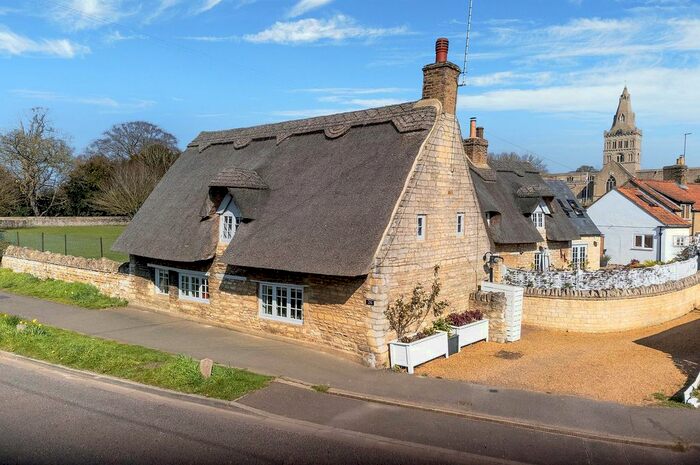 4 Bedroom Cottage For Sale In Peterborough Road, Castor, PE5