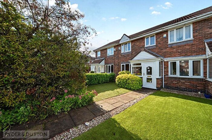 3 Bedroom Town House For Sale In Browfield Way, Royton, Oldham, Greater Manchester, OL2
