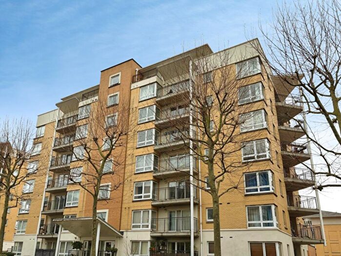2 Bedroom Apartment To Rent In Newport Avenue, London, E14