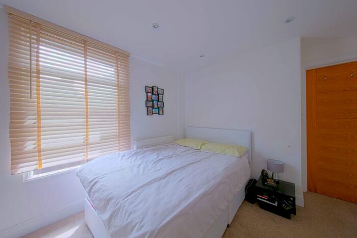 2 Bedroom Flat To Rent In Nicholsons Lane, Maidenhead, SL6