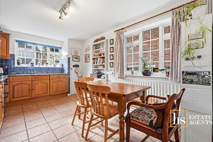 6 Bedroom Detached House For Sale In Cornsland, Brentwood, CM14