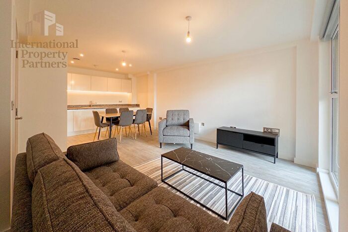 3 Bedroom Flat To Rent In Middlewood Plaza, Craven Street, Salford, M5