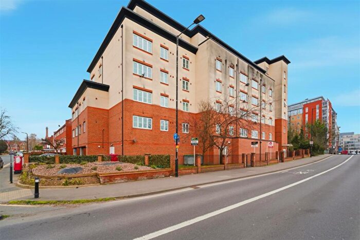 2 Bedroom Flat For Sale In Bath Road, Slough, SL1