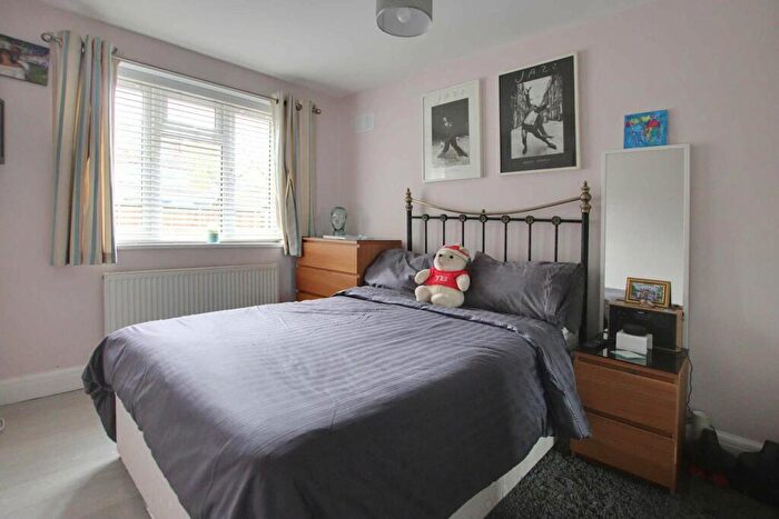 2 Bedroom Flat For Sale In Devonshire Court, Shirley, CR0