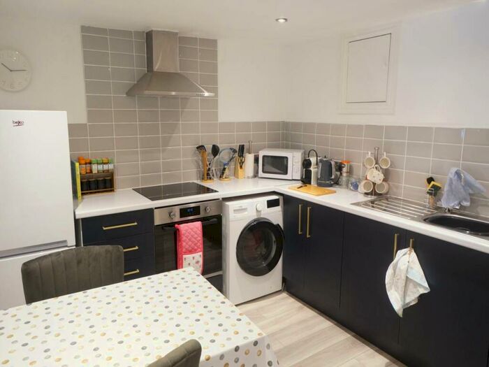 1 Bedroom Flat To Rent In The Crescent, Bangor, Gwynedd, LL57