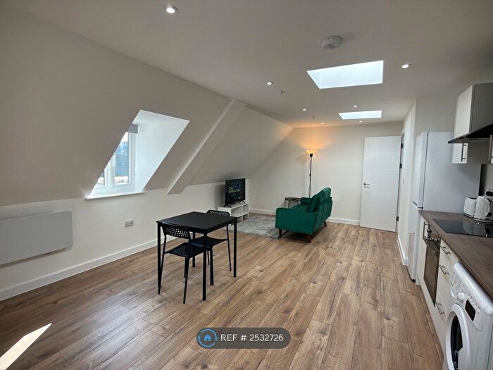 1 Bedroom Flat To Rent In Oriel House, Northampton, NN1