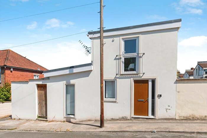 2 Bedroom Detached House For Sale In Runswick Road, Brislington, Bristol, BS4