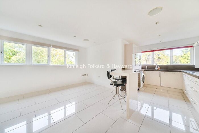 2 Bedroom Flat To Rent In Mays Hill Road, Bromley, Kent, BR2
