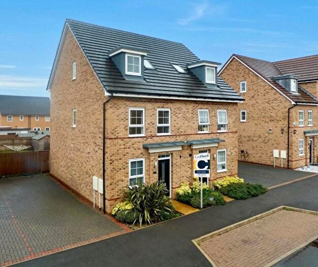 4 Bedroom Semi-Detached House For Sale In Defiance Avenue, Brooklands, Milton Keynes, MK10