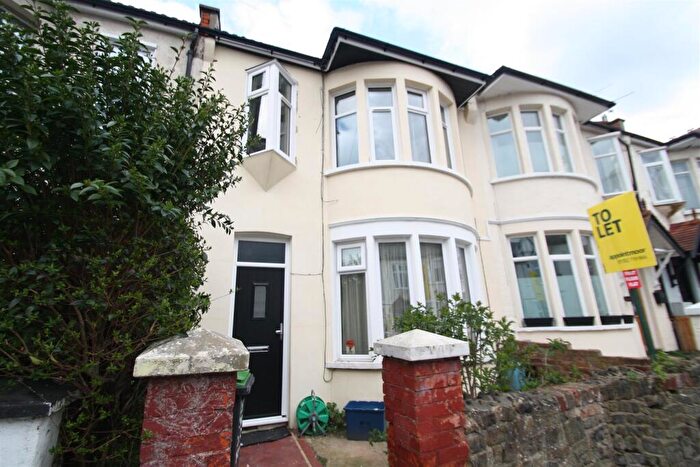 2 Bedroom Flat To Rent In Beedell Avenue, Westcliff-On-Sea, SS0