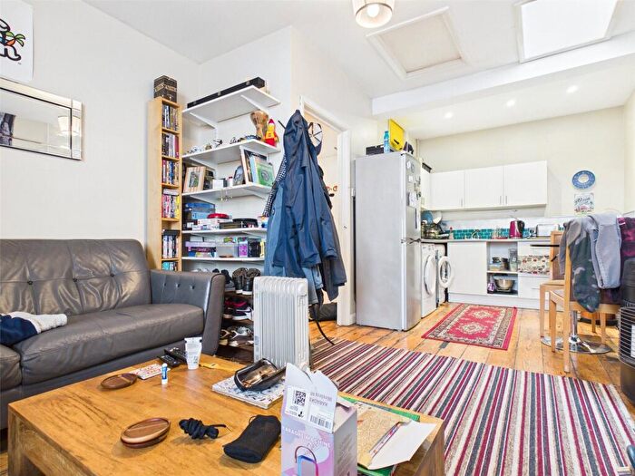 1 Bedroom Flat To Rent In St Aubyns, Hove, BN3