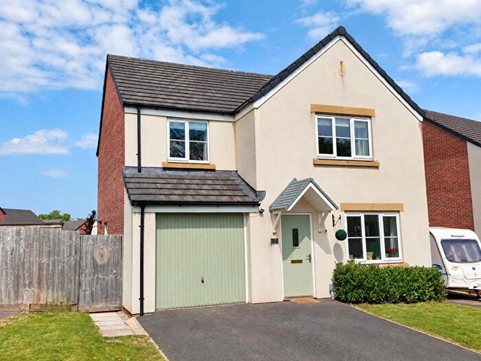 4 Bedroom Detached House For Sale In Town Farm Road, Newent, GL18