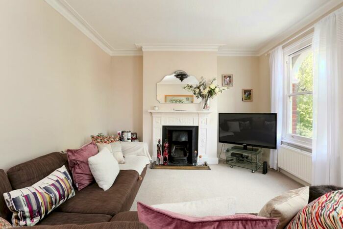 2 Bedroom Flat To Rent In Harvist Road London, NW6