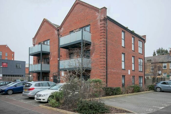 3 Bedroom Flat To Rent In Otter Way, West Drayton, UB7