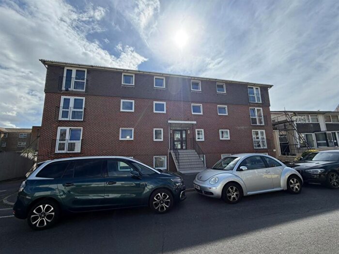 2 Bedroom Flat To Rent In Rayford Court, St. Johns Road, Seaford, BN25