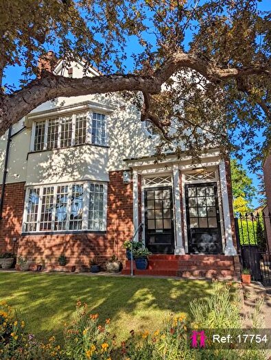 2 Bedroom Maisonette For Sale In Lock Chase, Blackheath, SE3