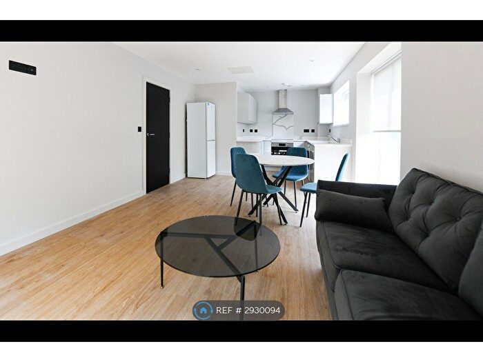 2 Bedroom Flat To Rent In Stanningley Road, Leeds, LS13