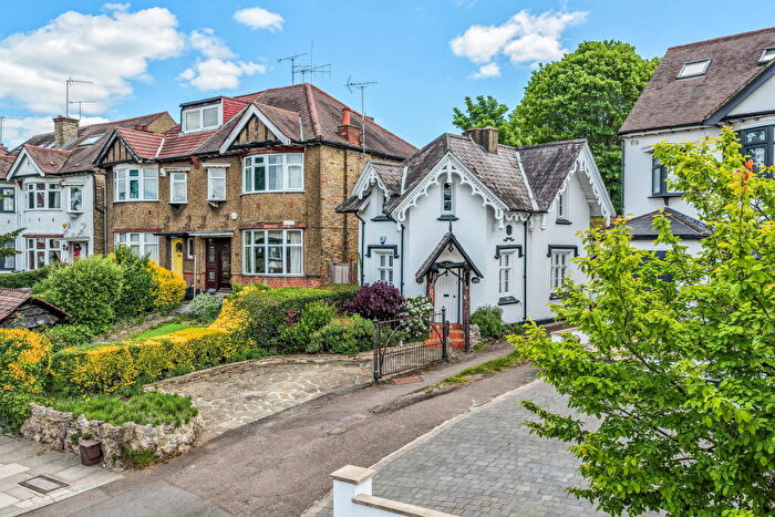 2 Bedroom Detached House For Sale In Elm Lodge, Nether Street, N3