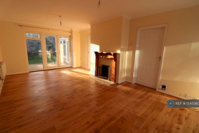 4 Bedroom Detached House To Rent In Llewellyn Close, Chelmsford, CM1