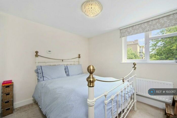 2 Bedroom Flat To Rent In Limerick Close, London, SW12