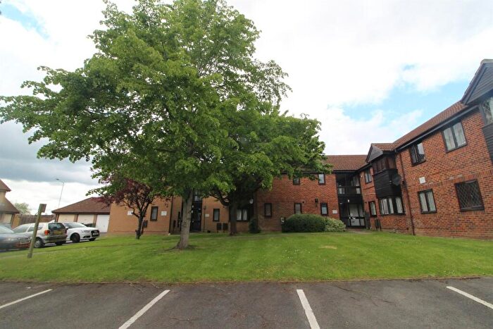 Apartment To Rent In Ashmere Close, Calcot, Reading, RG31